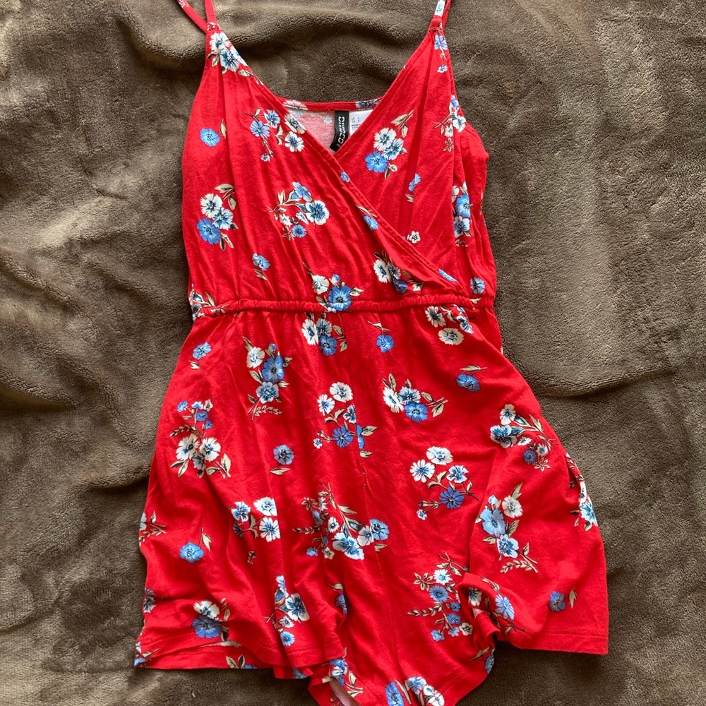 Cute floral romper!
